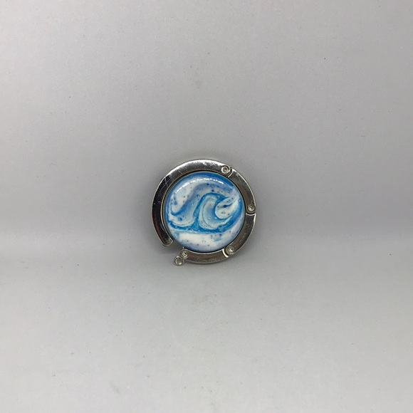 Seaside Serenity: Handmade Blue & White Wave Resin Purse Hook - Travel Size - Picture 4 of 5